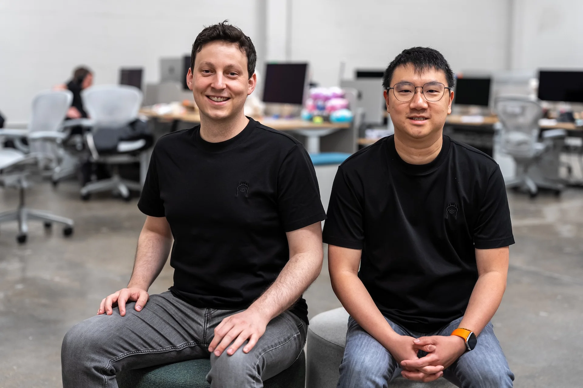 Ollama 创始人 Jeff Morgan 与 Michael Chiang,十年前他们的 Kitematic 被 Docker 收购(图源 Ollama 官方博客)